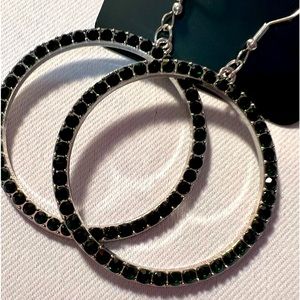 Head-Turning Halo Green Earrings